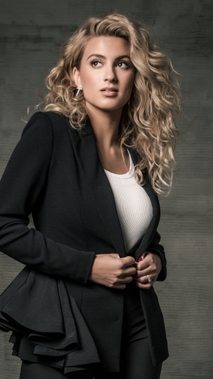 Tori Kelly in Black Blazer