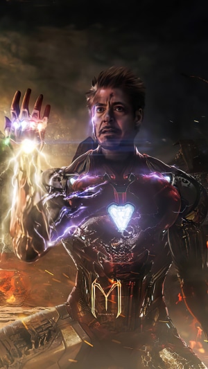 Iron Man with Infinity Gauntlet 4K
