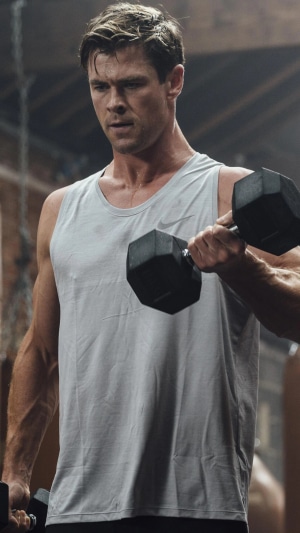 Chris Hemsworth lifting dumbbells