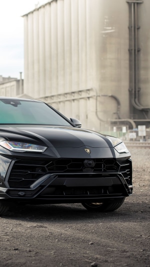 Black Lamborghini Urus 4K
