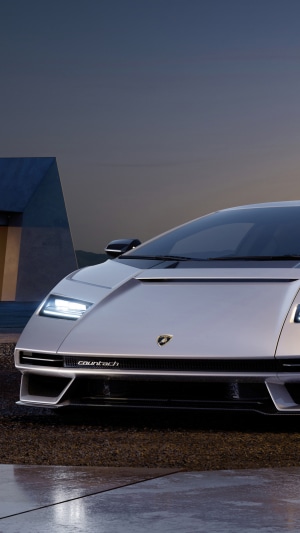Lamborghini Countach LPI 800-4 front view