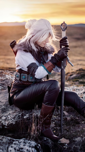 Ciri from The Witcher 3 cosplay with sword