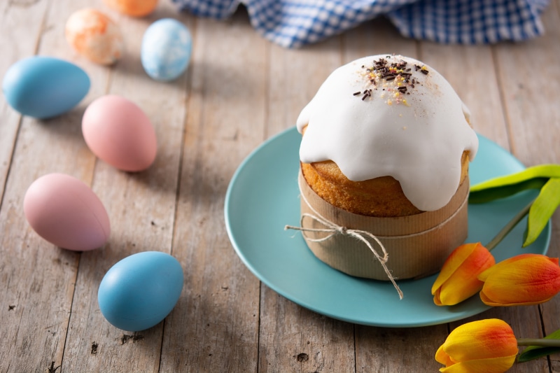 Easter cake with tulips and eggs