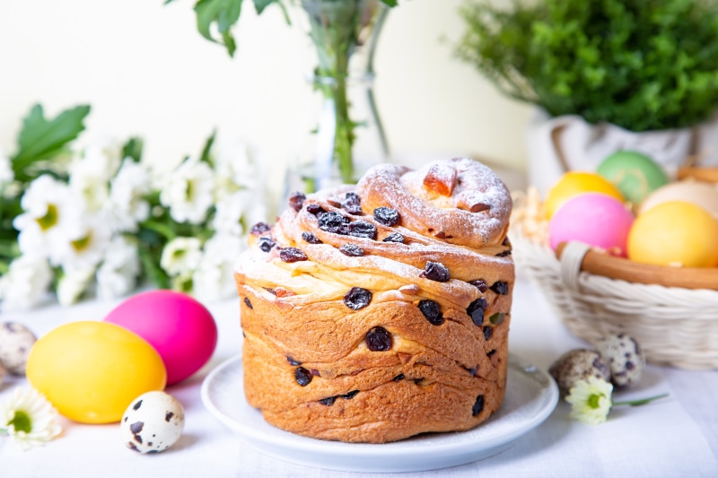 Easter Kulich with Raisins and Powdered Sugar