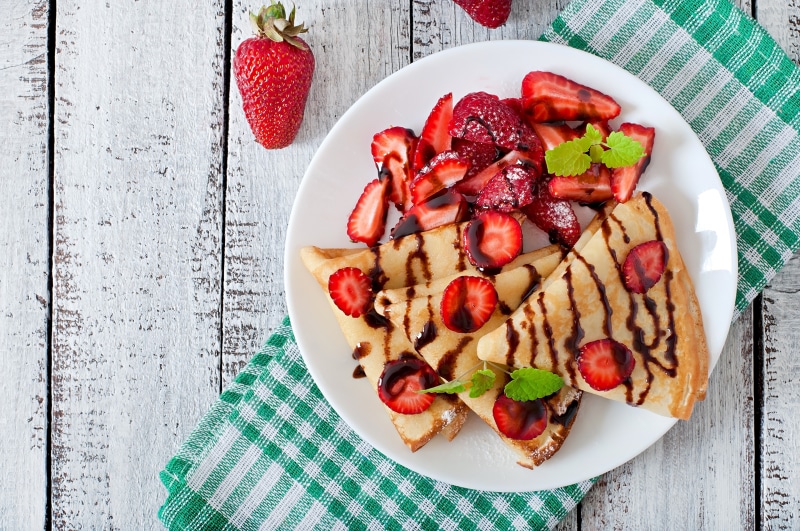 Pancakes with strawberries and chocolate sauce