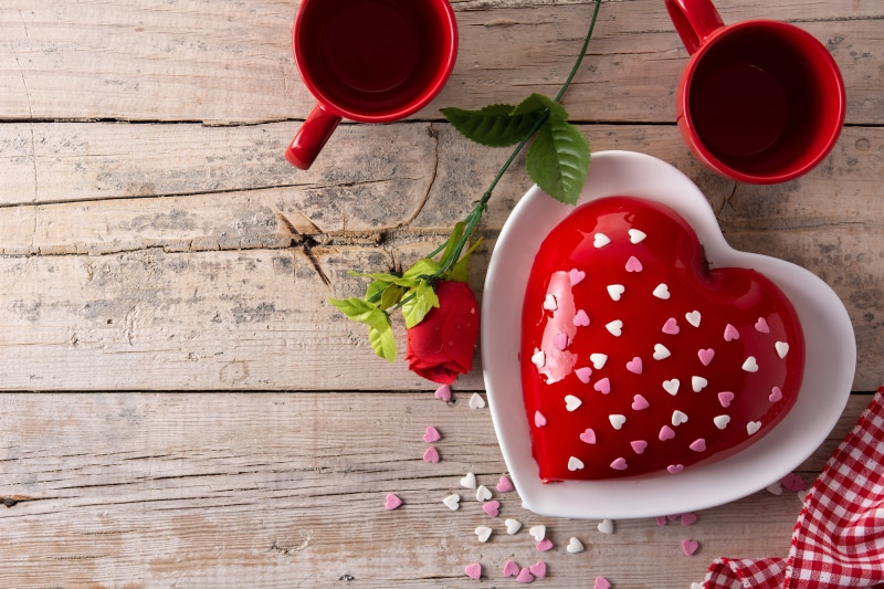 Valentine's Day heart cake with roses and mugs