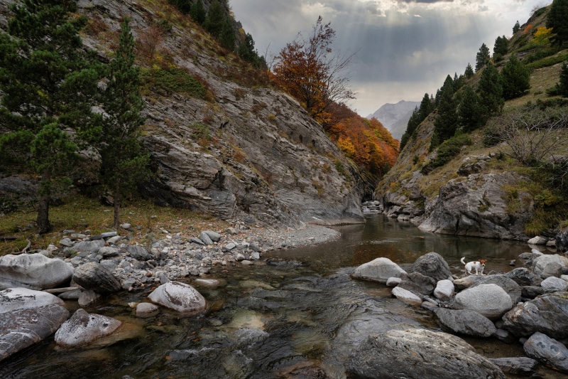 4K Aragon Spain Mountains River Stones