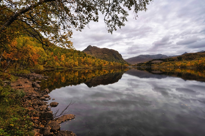 4K Norway Lofoten Mountains Autumn Lake