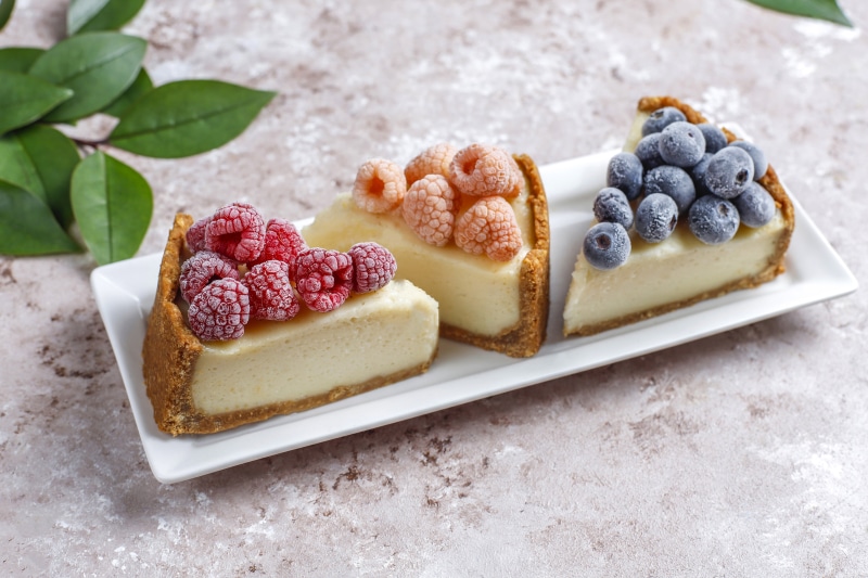 Cheesecake slices with berries