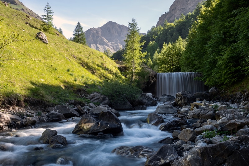4K Waterfall in Reallon, France Mountains