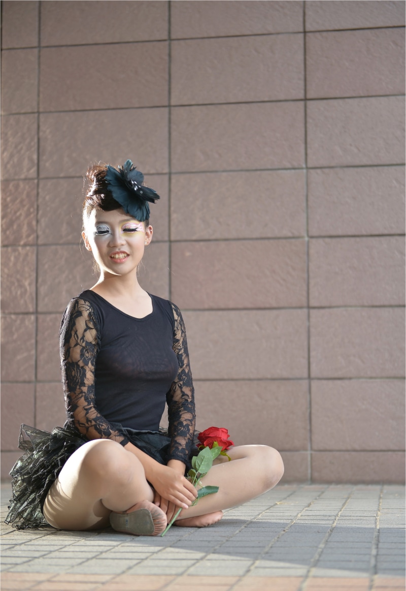 Asian, Roses, Ballet, Pose, Sitting, Smile, Legs, Pantyhose HD Phone