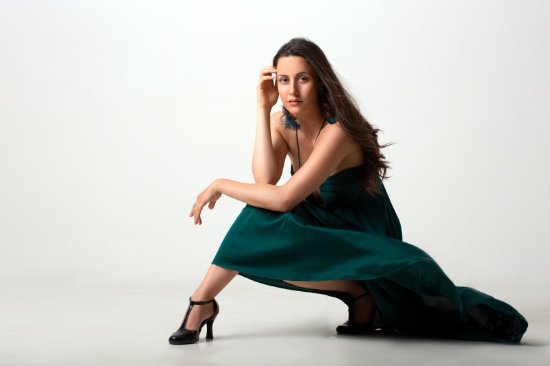 Giorgia in a green dress posing on a gray background