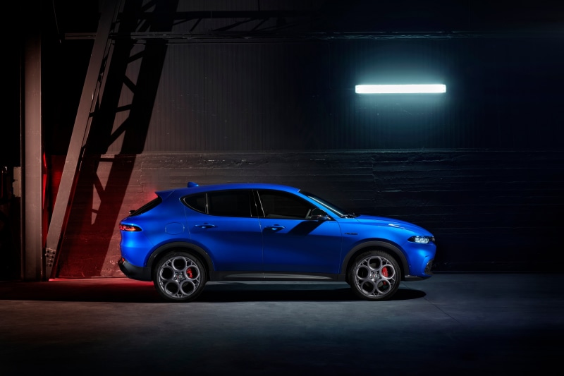 Blue Alfa Romeo Tonale Veloce 2022