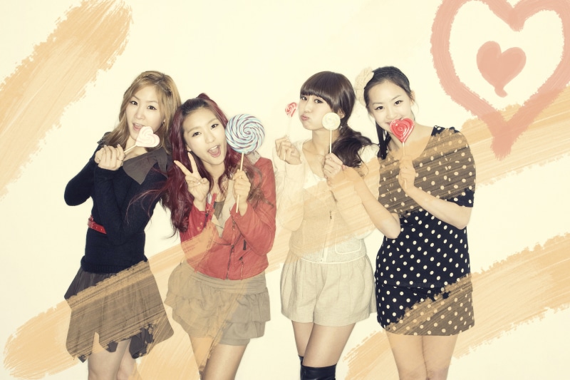 Sistar members holding lollipops