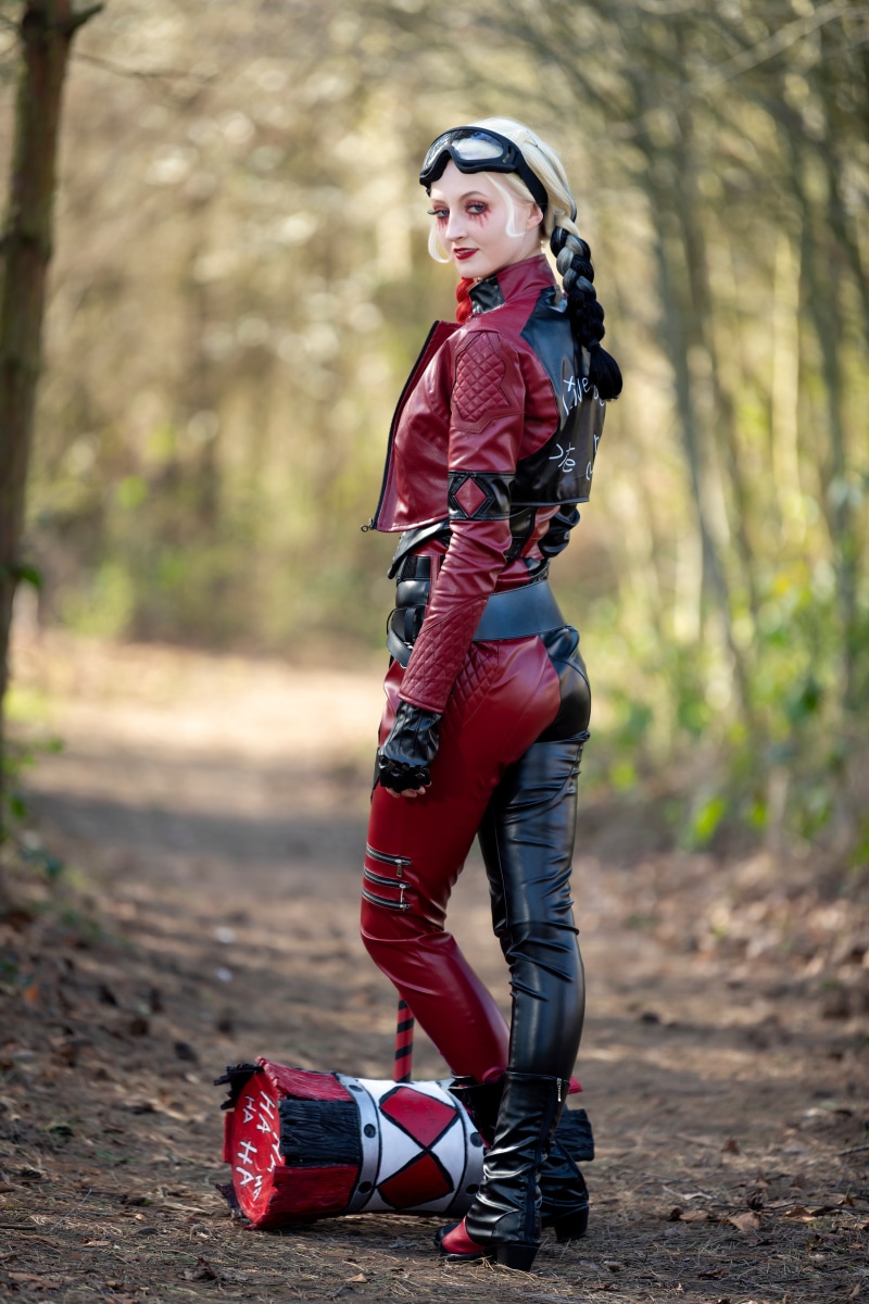 Harley Quinn from DC Comics Cosplay with Mallet