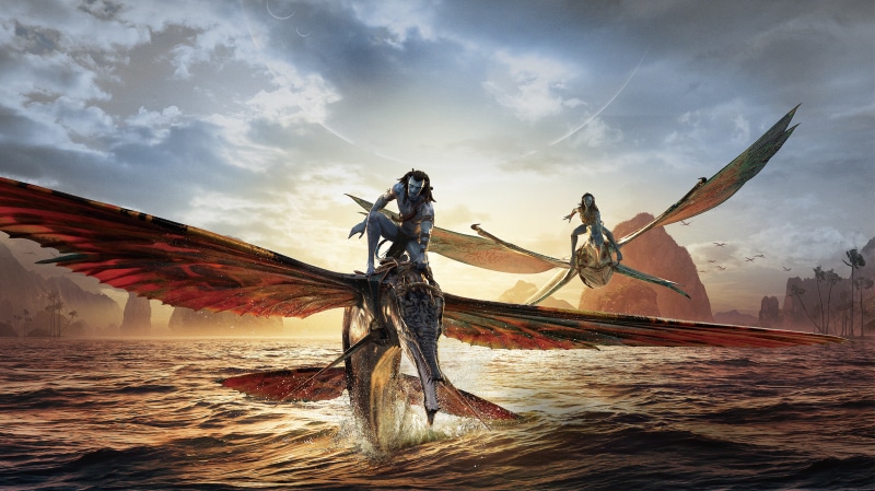 Na'vi riding Ikran over the ocean in Avatar: The Way of Water