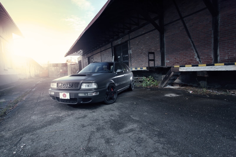 Audi RS2 Avant in front of a warehouse