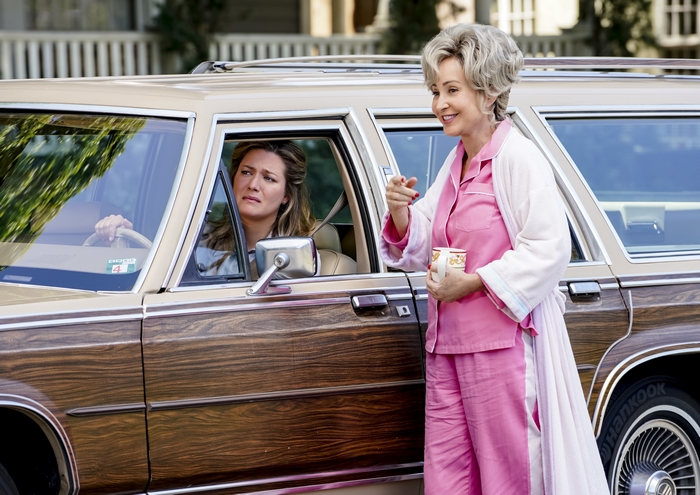 Young Sheldon: Connie Tucker talks to Mary Cooper