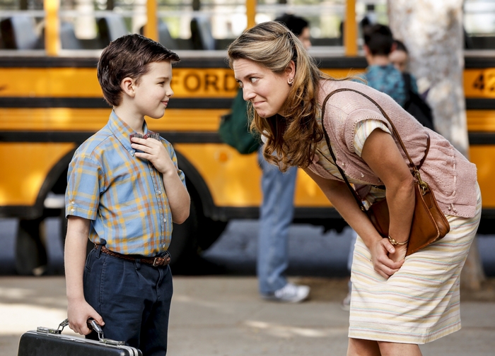 Mary Cooper talks to Young Sheldon by the school bus
