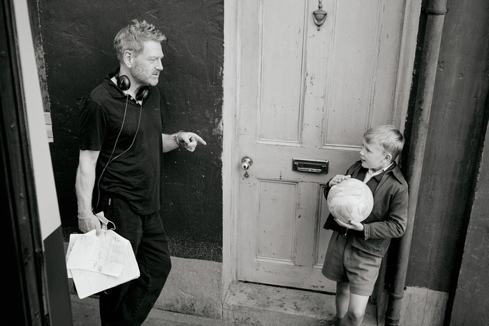 Jude Hill and Kenneth Branagh on Belfast 4K set