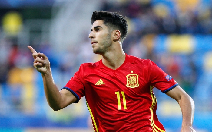 Marco Asensio pointing in Spain National Football Team kit