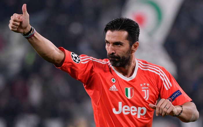 Gianluigi Buffon in Juventus jersey gives thumbs up