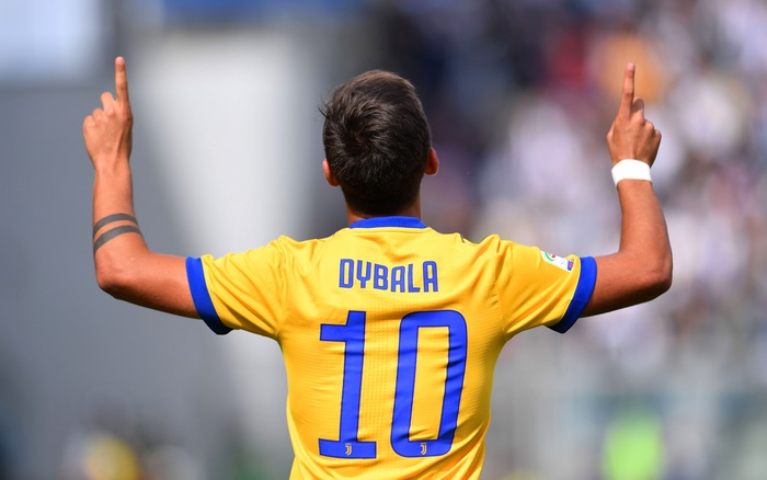 Paulo Dybala celebrates with Juventus number 10 jersey