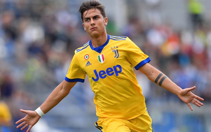 Paulo Dybala in Juventus yellow kit