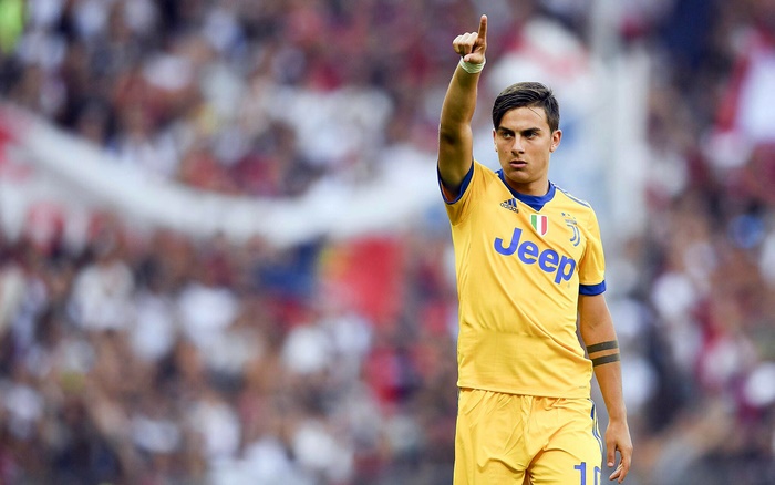 Paulo Dybala celebrating in Juventus yellow kit