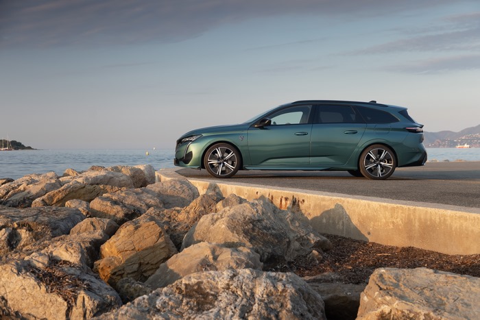 Peugeot 308 SW HYBRID by the sea, golden hour