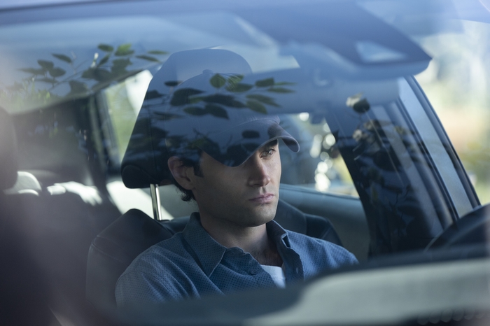 Penn Badgley as Joe Goldberg in You car scene