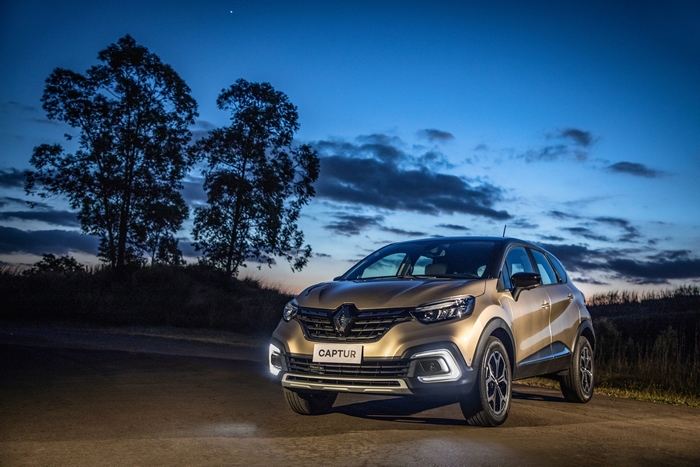 Gold Renault Captur SUV at dusk