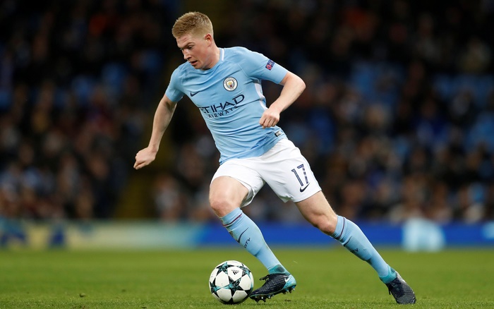 Kevin De Bruyne dribbling for Manchester City F.C.