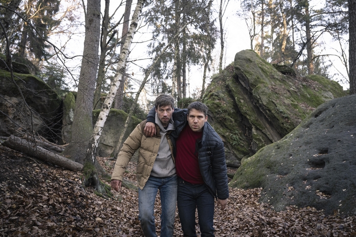 David Kross and Hanno Koffler in Prey 4K