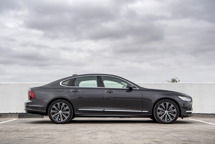 Volvo S90 T8 AWD luxury car side view