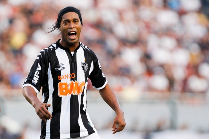 Ronaldinho in action for Atlético Mineiro