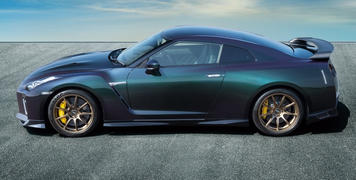 Nissan GT-R R35 T-spec with color-shifting paint