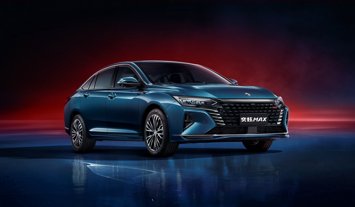 Blue Dongfeng Aeolus Yixuan MAX Compact Car