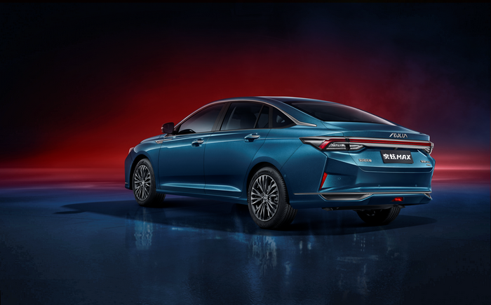 Blue Dongfeng Aeolus Yixuan MAX sedan