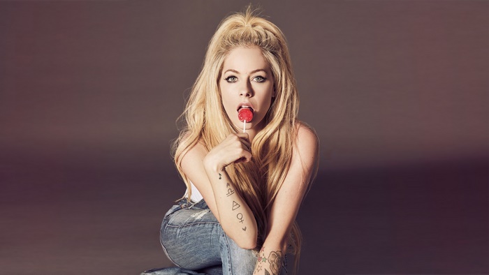 Avril Lavigne with Lollipop