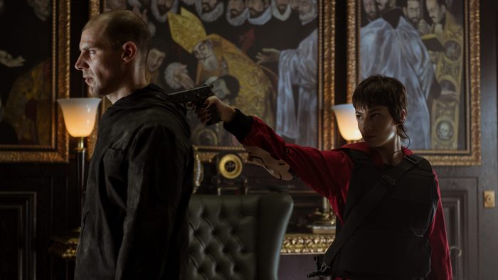 Tokyo points gun at man in Money Heist
