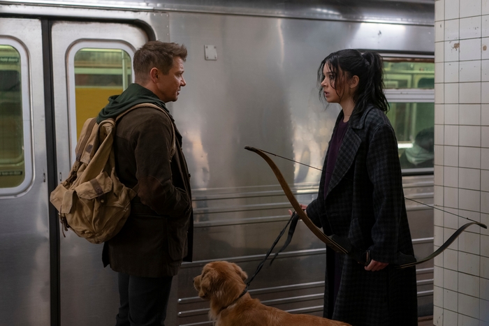 Hawkeye: Jeremy Renner and Hailee Steinfeld in subway