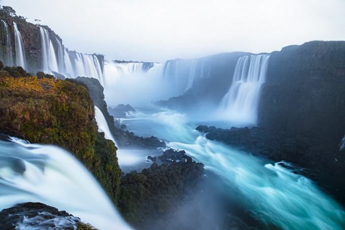 Iguazu Falls, Argentina: Misty Cascades and Turquoise River
