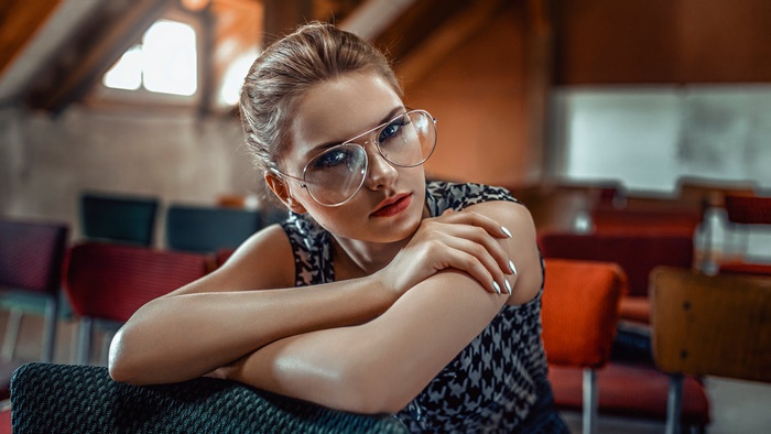 Carla Sonre, Polish model with stylish glasses