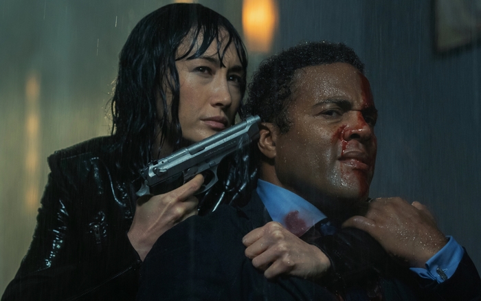 The Protégé: Maggie Q holds Ray Fearon at gunpoint