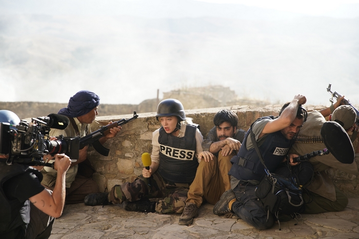 Léa Seydoux as a scared journalist in conflict