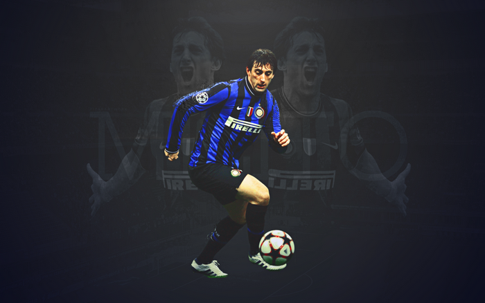 Diego Milito dribbling for Inter Milan