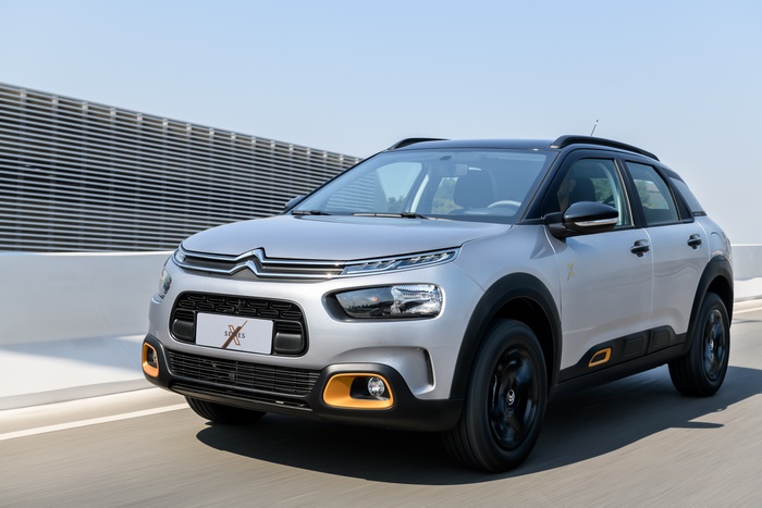 Citroën C4 Cactus X-Series SUV driving