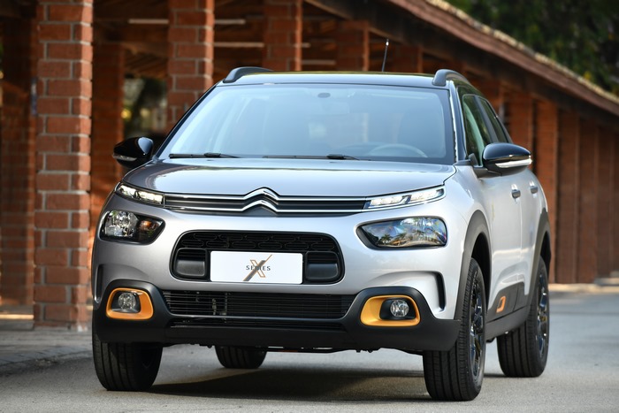 Silver Citroën C4 Cactus X-Series SUV front view