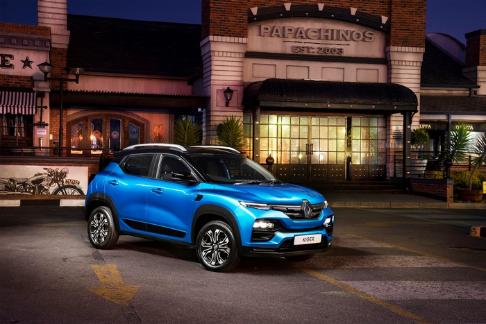 Blue Renault Kiger SUV at night